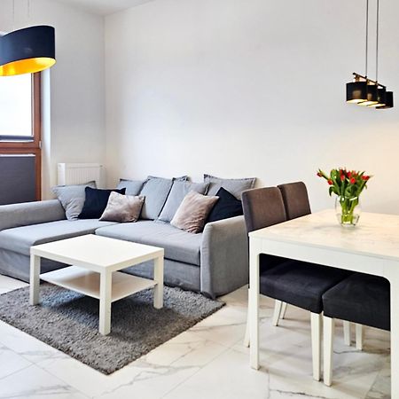 Visit Baltic - Platan Tower Grey Apartment ชวีโนวิชแจ ภายนอก รูปภาพ