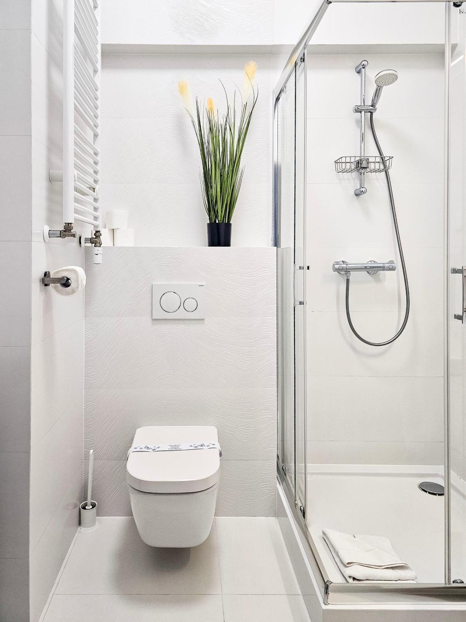 Visit Baltic - Platan Tower Grey Apartment ชวีโนวิชแจ ภายนอก รูปภาพ