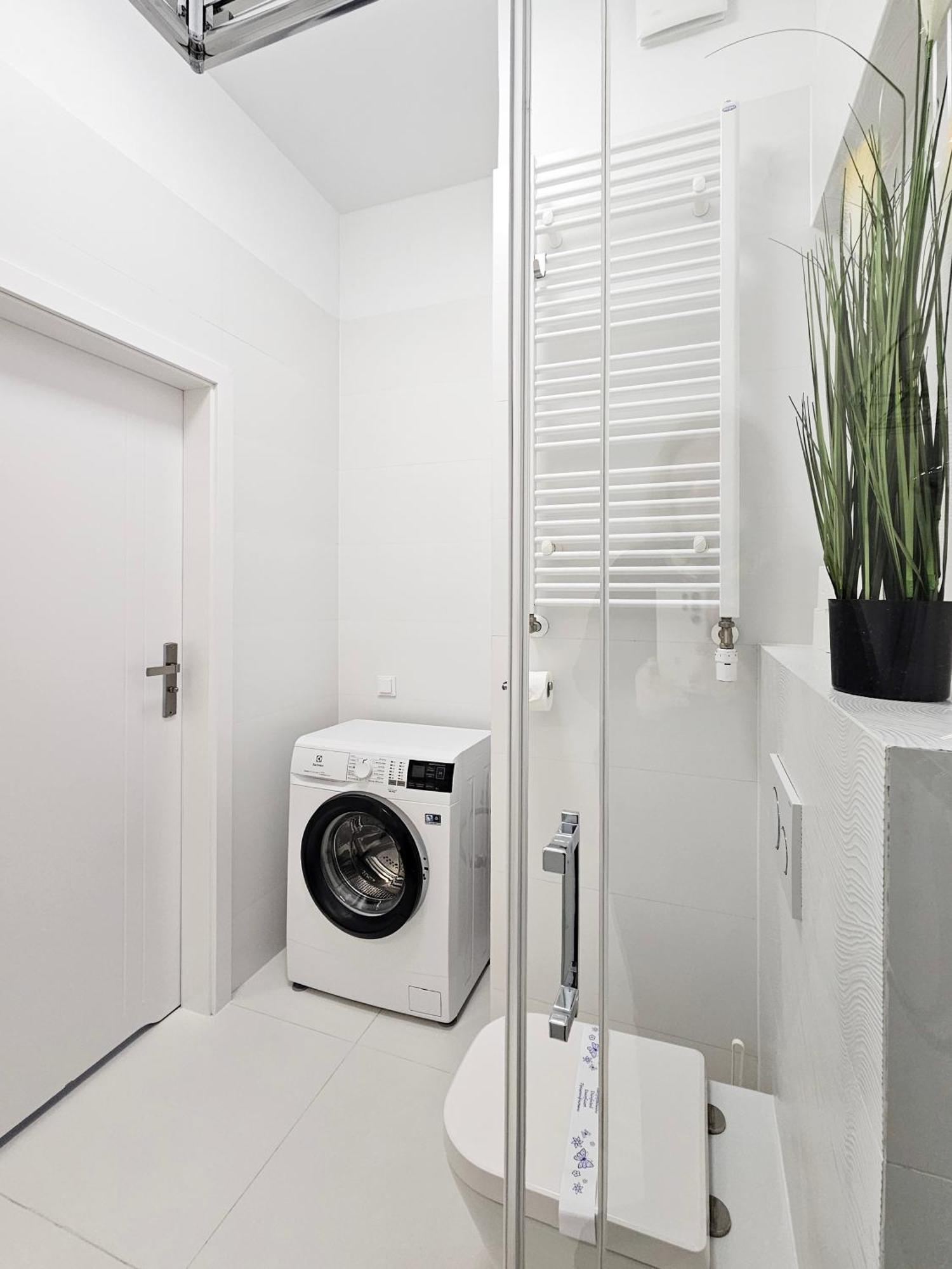 Visit Baltic - Platan Tower Grey Apartment ชวีโนวิชแจ ภายนอก รูปภาพ